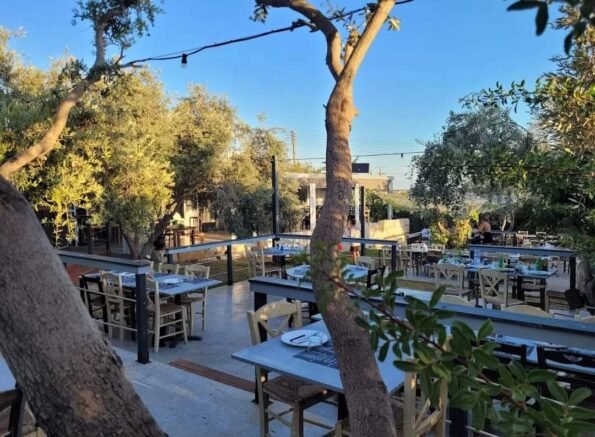 Solos Kebab House & Beer Garden  - A pet friendly restaurant and beer garden in Coral Bay